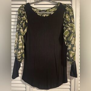 Liverpool Los Angeles Kacie knits Top size Medium Green and Black